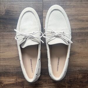 Like New Lucky Brand Women’s Off-White Loafers size 9.5